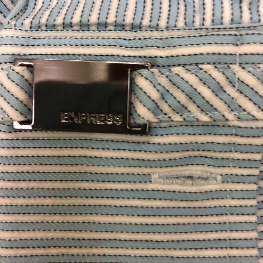 Express button down - Picture 3 of 3
